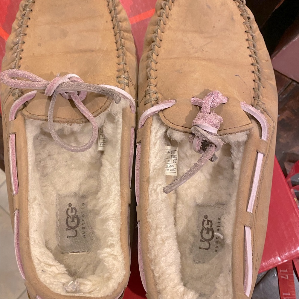 UGG MOCCASINS size 38 or 7.5. Good condition.